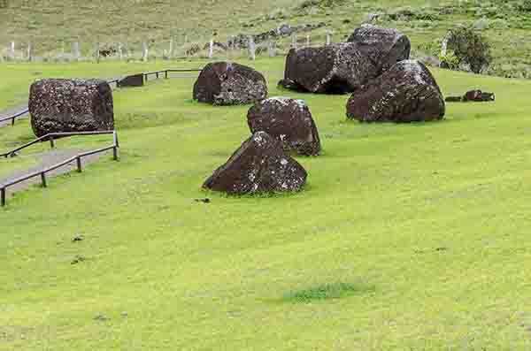 154 - Chile - isla de Rapa Nui o Pascua - sendero Puna Pau
